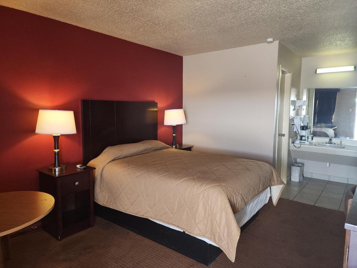 Colonial Inn Monahans Tx Bagian luar foto
