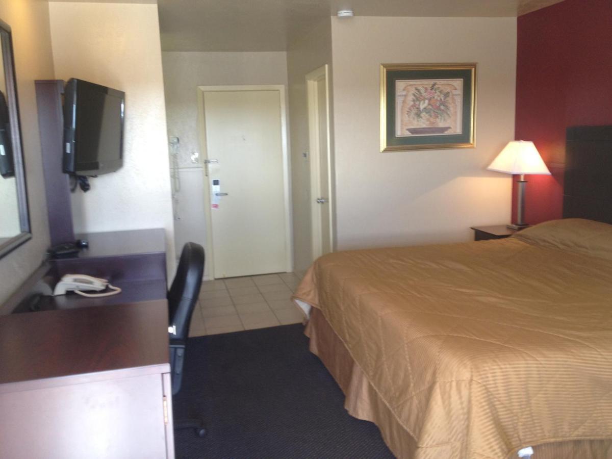 Colonial Inn Monahans Tx Bagian luar foto