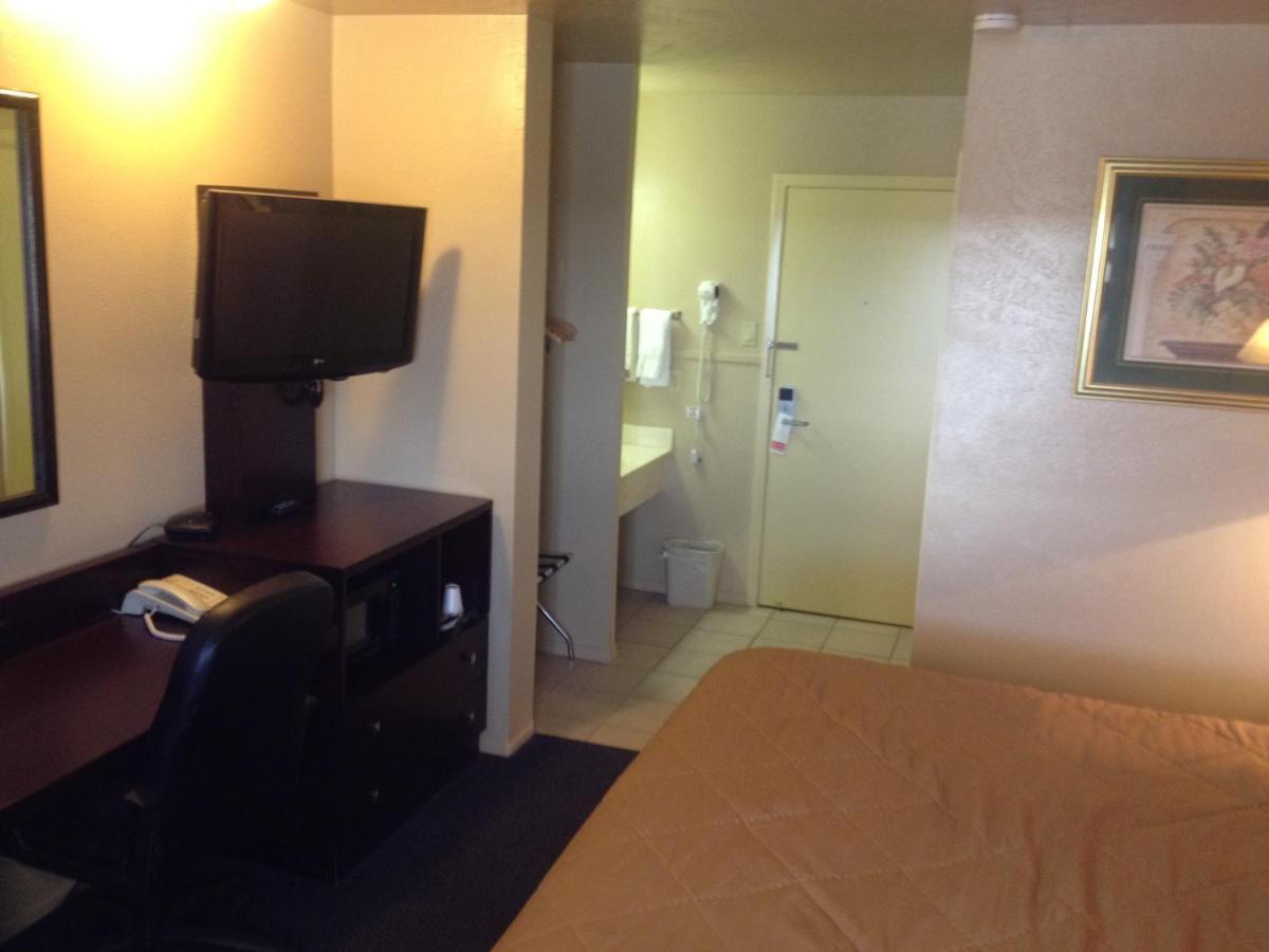 Colonial Inn Monahans Tx Bagian luar foto
